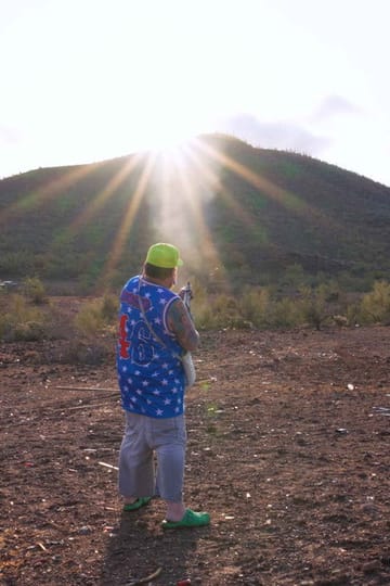 Watch KING HILLBILLY SHOOTS THE SUN: Nocturnal millionaire against the daytime 2026 online