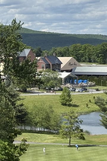 Дивитися фільм Mount Airy Hole Nine 2026 онлайн Дивитися фільм Mount Airy Hole Nine 2026 онлайн