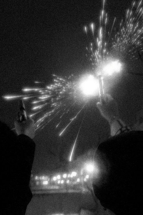 Дивитися фільм FEUERWERK 2026 онлайн